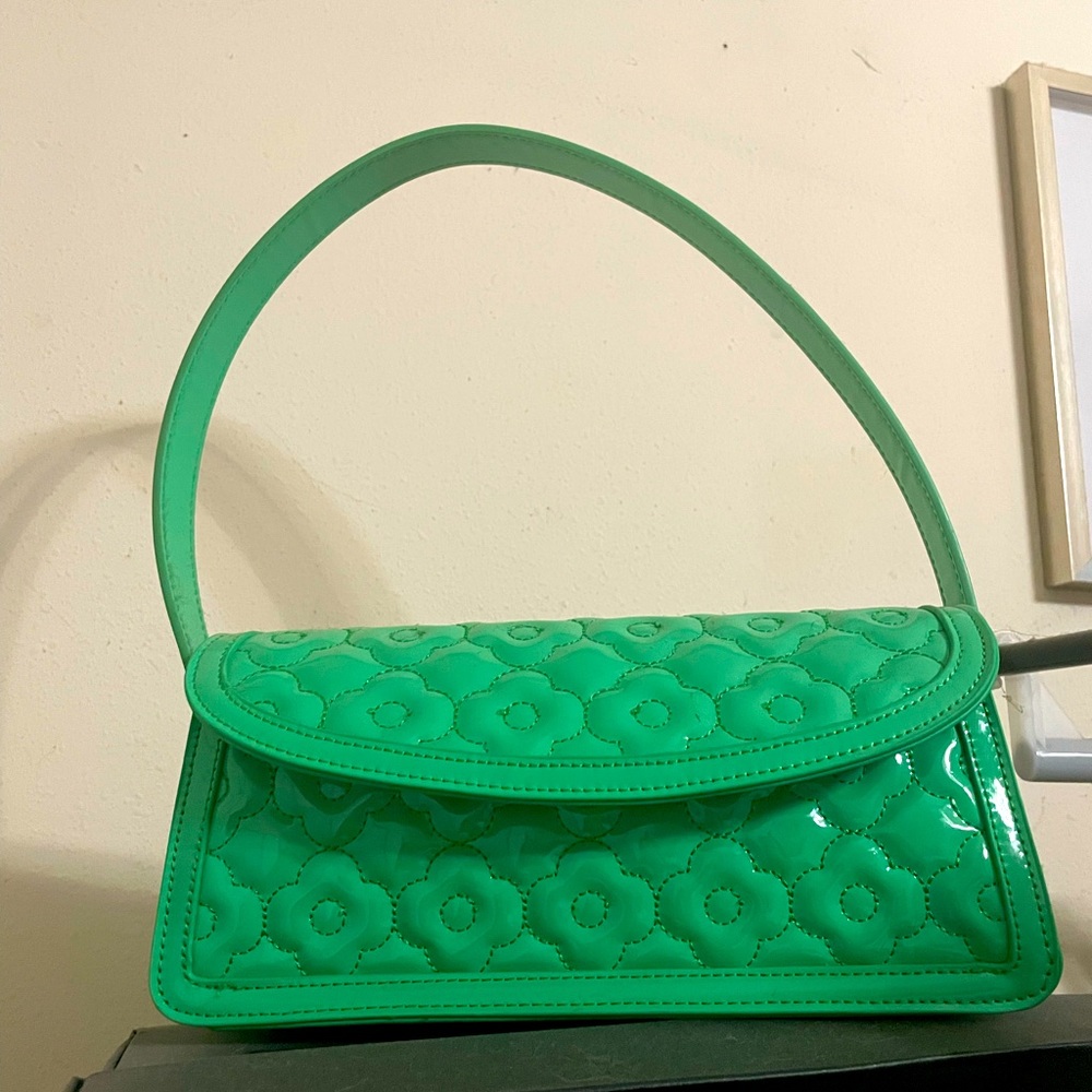 Cute patent green handbag very chic